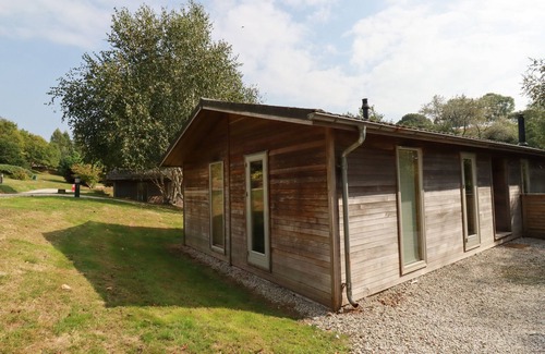 Looe Cottage | 2 WATER'S EDGE, pet friendly, luxury holiday cottage in Lanreath