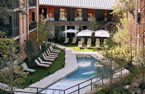 Travis Heights House | 2 Well Designed Rooms | Refreshing Swimming Pool | Near Lady Bird Lake