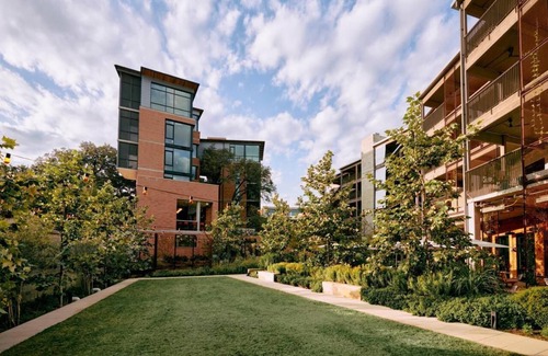 Travis Heights House | 2 Well Designed Rooms | Refreshing Swimming Pool | Near Lady Bird Lake