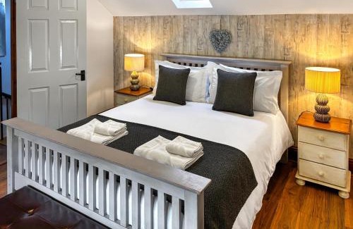 Blakeney House | 2 West Cottage