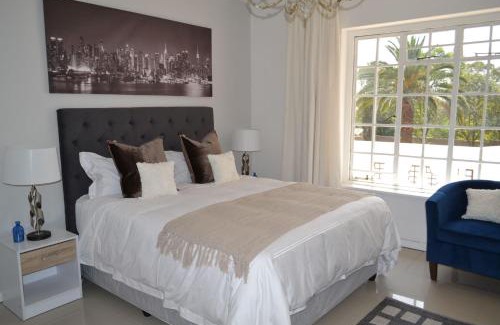 Woodmead House | 2 Woodmead Suites