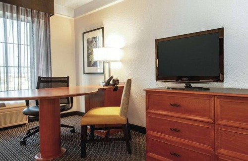 Guasti Hotel | 2 x 2 Double Beds Deluxe Rm at La Quinta Inn & Suites by Wyndham Ontario Airport