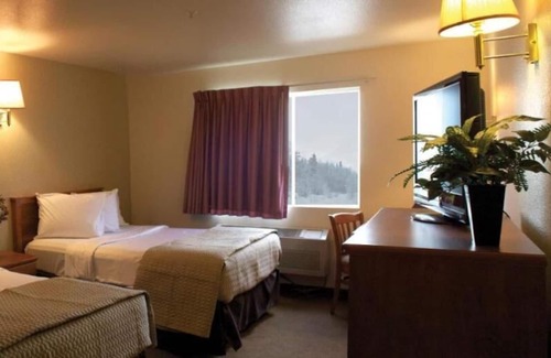 Kellogg House | 2 x Non-Smoking Queens Accommodations at FairBridge Inn & Suites Kellogg