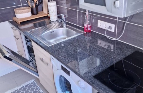 Heslach Apartment | 2 Zimmer Wohnung 50qm Voll-moebliert in der Marienplatz Nähe