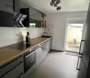 Nordweststadt Apartment | 2 Zimmer Wohnung mit Garten
