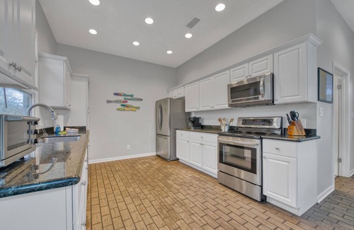 Dune Allen Beach House | 20 ft to Private Beach ☀️ 6 Chairs & Wagon, Carriage House Incl. ☀️ 30A