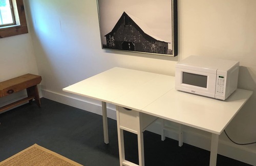 Wellington House | 20 m from Sandbanks ~ Family-friendly ~ 2-story ~ 3-bedroom ~2-bath century home