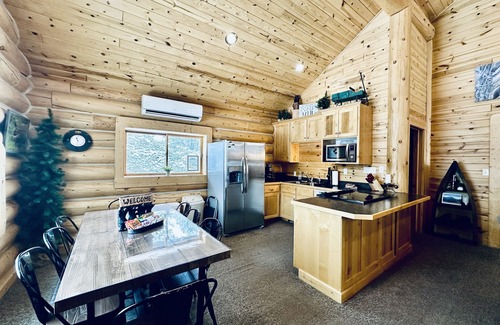 Island Park House | 20 Miles to West Yellowstone ~ Air Condition ~ Wifi