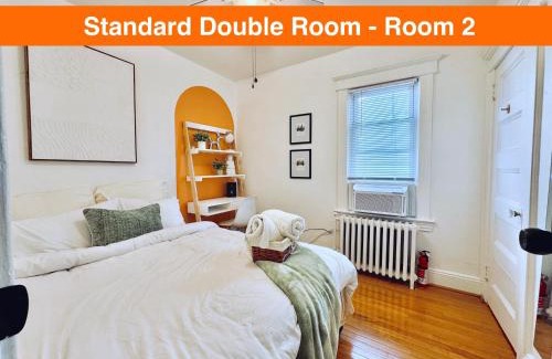 The Heights House | 20 min NYC-Modern Private Room-Queen Bed-Parking