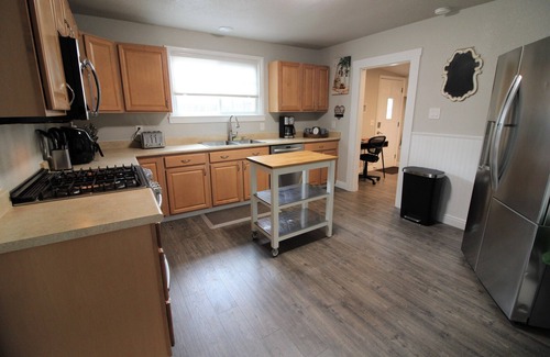 Arvada House | 20 min to Red Rocks, Free RV parking, Private home, dogs are welcome. Great loc