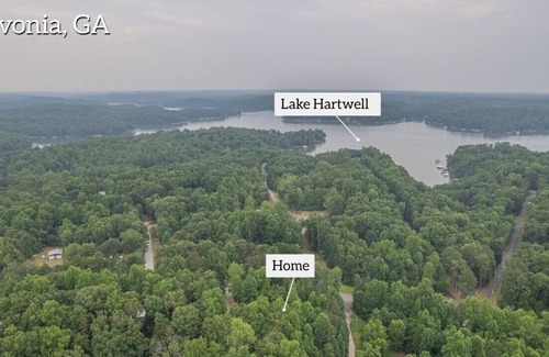 Gumlog Cabin | < 20 min walk to Lake Hartwell!