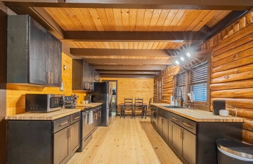 Gumlog Cabin | < 20 min walk to Lake Hartwell!