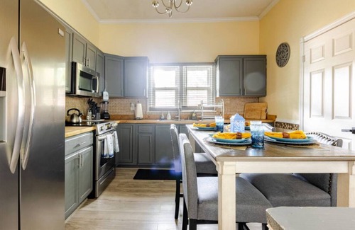 Brunswick House | 20 MINUTES AWAY FROMTHE BEACH