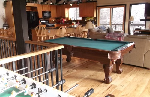 Teton Village Ski Chalet | 20% off Christmas New Years! Fun Great room, Hot tub, Pool Table, Foosball