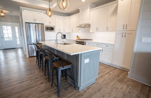 East End House | 20% OFF FALL! 'Two Shores', 4BR/4BA, Community Pool & Dock, Beach and Bay!