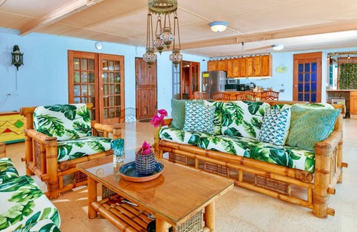Savaneta House | 20% OFF FOR ALL 4 NIGHT STAYS - NEW Listing - Beachfront Suite & Spacious Patio