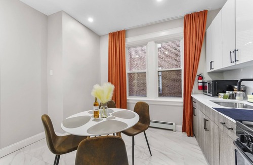 Ampere Apartment | 20%Off King bd Save on 3Day+ Stays 30 Min to NY