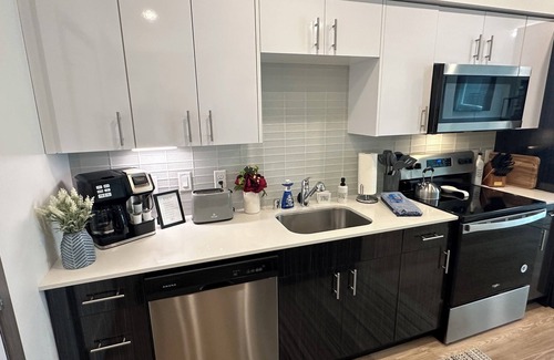 Hilltop Apartment | 20% Off Special, Tranquil Apt w/Amazing Roof Top Views Near Everything