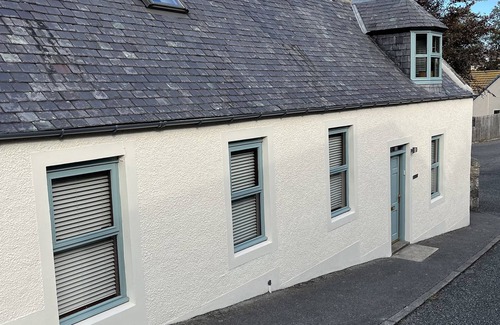 Portsoy Cottage | 20 SOUTH HIGH STREET, family friendly, with open fire in Portsoy