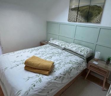 Hayle House | 20 Strawberry Hill cosy cottage sleeps 5