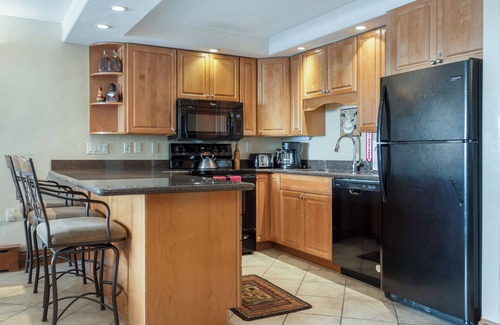 Vail Condo | 200 ft. to Gondola! Balcony, Parking, Fireplace, Views! Heart of Lionshead!