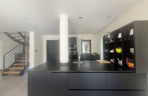 Juan-les-Pins House | 200 m² Le Corbusier-style house in Juan-les-Pins, with garden and swimming pool