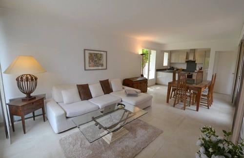 Saint-Tropez House | 200 metres from the beach: Renovated house with swimming pool and garden