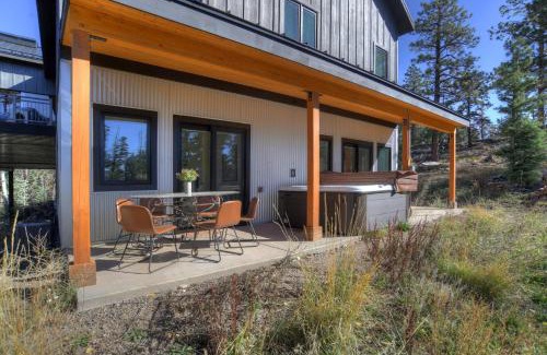 Columbine Lake House | 2001 Lake Purgatory Drive