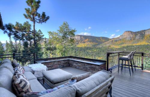 Columbine Lake House | 2001 Lake Purgatory Drive