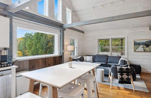 Woodstock House | 200ac, Views! 10min to Town - Scenic Ridge Retreat