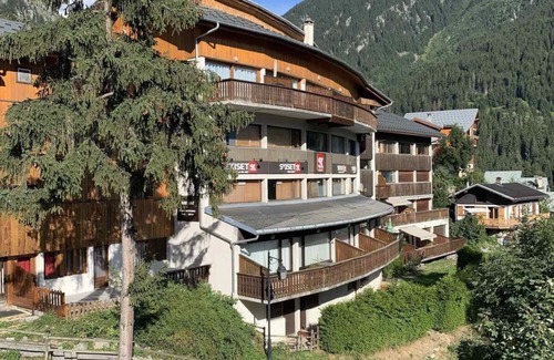 Champagny-en-Vanoise Apartment | 200m from ski slopes, 1st floor, balcony, tv, 40m², Champagny-en-Vanoise
