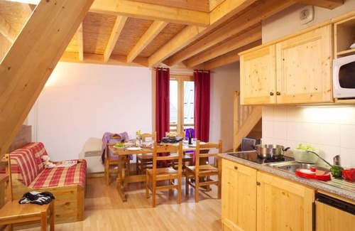 Saint-Sorlin-d'Arves Apartment | 200m from ski slopes, fitness, swimming pool, parking, 50-70m², Saint Sorlin d'Arves