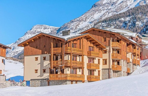 Lanslevillard Apartment | 200m from ski slopes, fitness, swimming pool, sauna, hammam, balcony, tv, ski locker, 68m²
