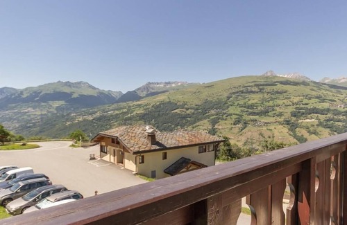 Montchavin Apartment | 200m from ski slopes, 1st floor, view valley, balcony, tv, ski locker, 33m², Montchavin La Plagne