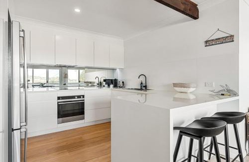 Wamberal Apartment | 200m to the beach Pet friendly