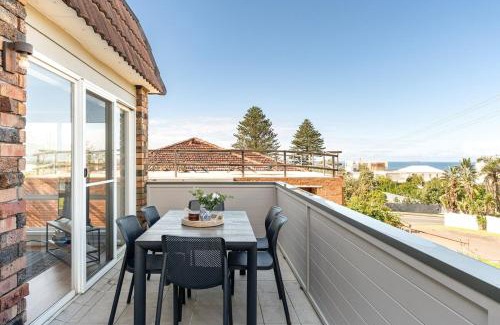Wamberal Apartment | 200m to the beach Pet friendly