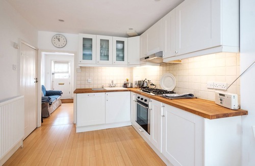 Aldeburgh Cottage | 201 High Street - sleeps 4 guests in 2 bedrooms