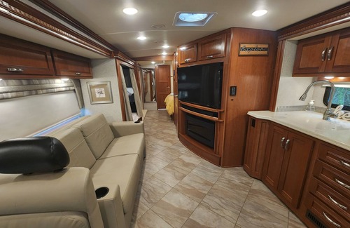 Clarksville House | 2019 Winnebago 40 foot RV Downtown Clarksville