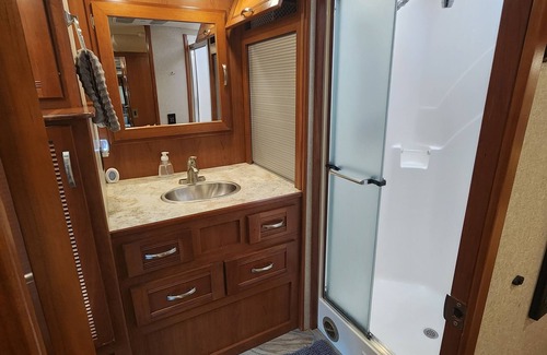 Clarksville House | 2019 Winnebago 40 foot RV Downtown Clarksville