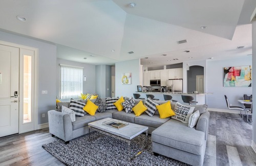 Oakland Hills House | 2020 HOUSE Salt water heated pool