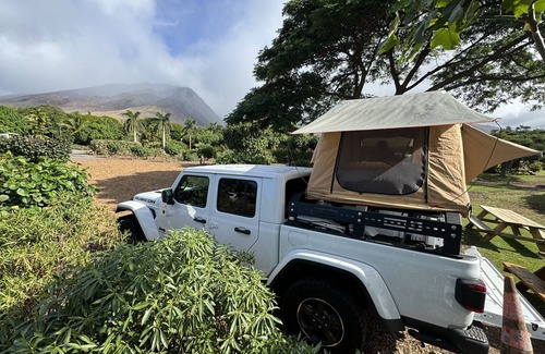 Kahului House | 2022 Jeep Gladiator Rubicon with a Rooftop tent and all the accessories!