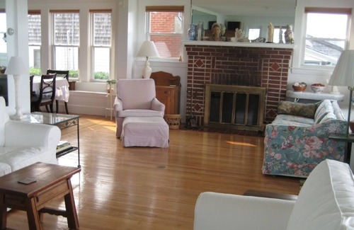 Plymouth House | 2023-24 Bargain Winter Rate Nov. 1st-May 1st only 2,100 a MONTH!