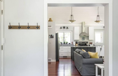 Cedar House | 2025 availability- BOOK NOW! - central location - modern rental!