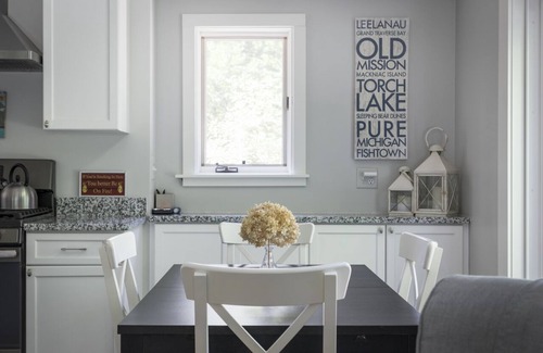 Cedar House | 2025 availability- BOOK NOW! - central location - modern rental!