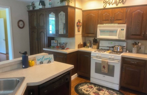 Montague House | 2025 NEW LISTING! Whispering Waters Private 3-bedroom Cottage. Montague, MI
