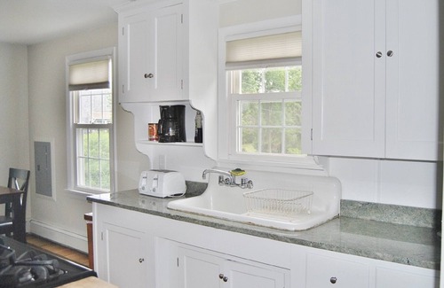Snug Harbor House | 2025 ~ NOW BOOKING! Lovely 2-bedroom Cottage in Scenic Snug Harbor!