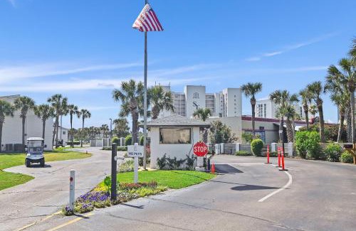 Holiday Isle House | 2031-Shoreline Towers Beach Vacation Condo Free Beach Setup