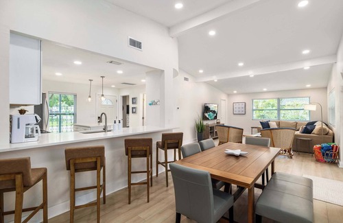 Harbor Hills House | 2035 SqFt | King Bds | BBQ | W/D | No C/O Instr