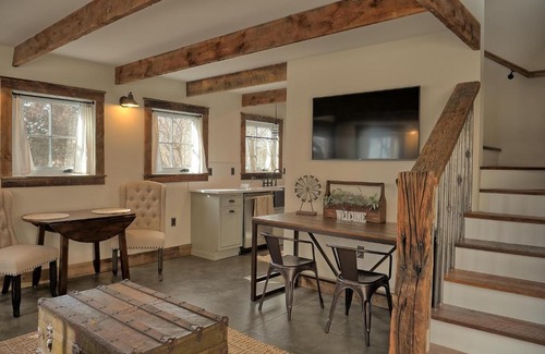 Castle Rock House | 208 Cantril Street
