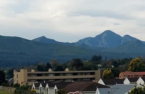 George Central Apartment | 209 The Meadows